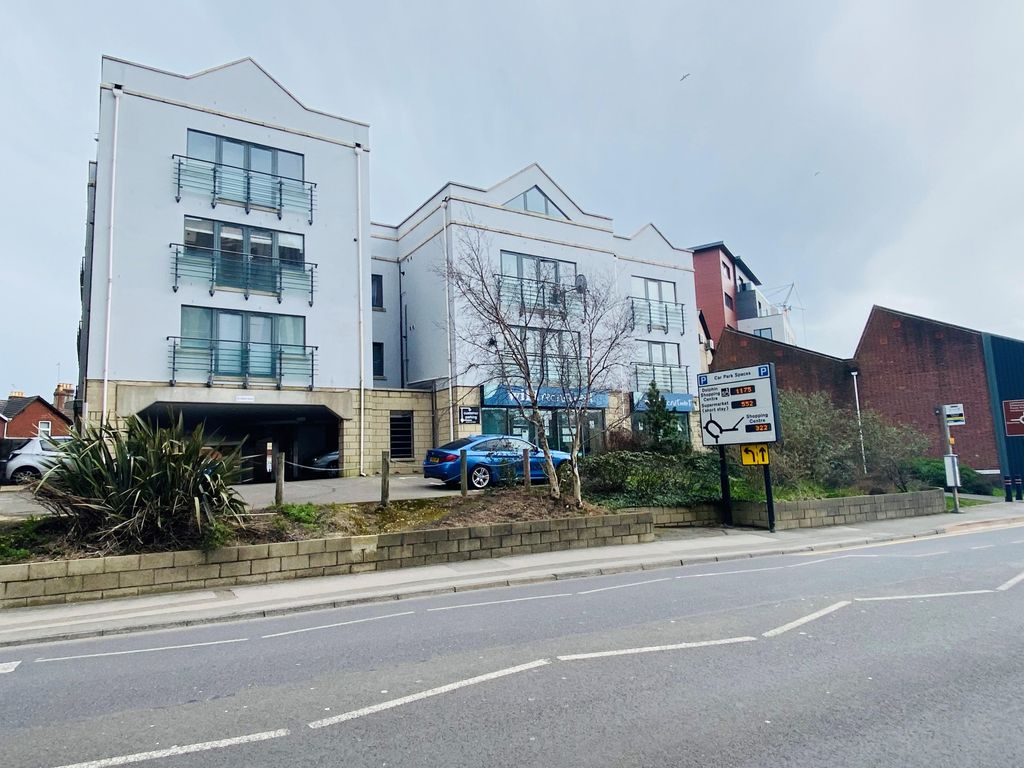 2 bed flat to rent in Denmark Road, Poole BH15 Zoopla
