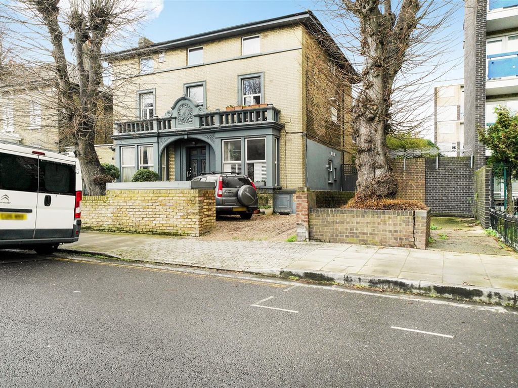 2 bed flat to rent in Parkholme Road, Hackney, London E8, £2,495 pcm