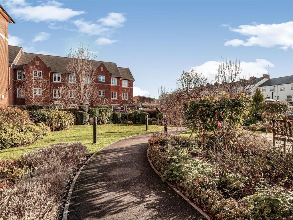 1 bed flat for sale in Merisham Court, School Lane, Banbury OX16 - Zoopla