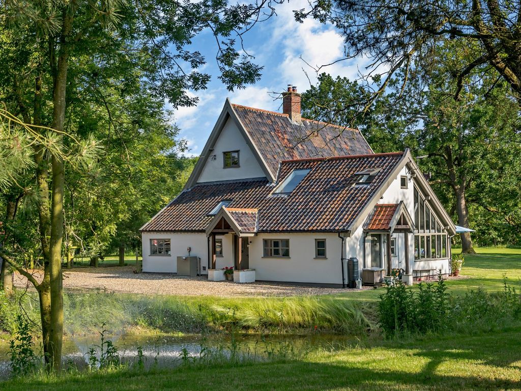 4 bed detached house for sale in Station Road, Tivetshall St. Margaret