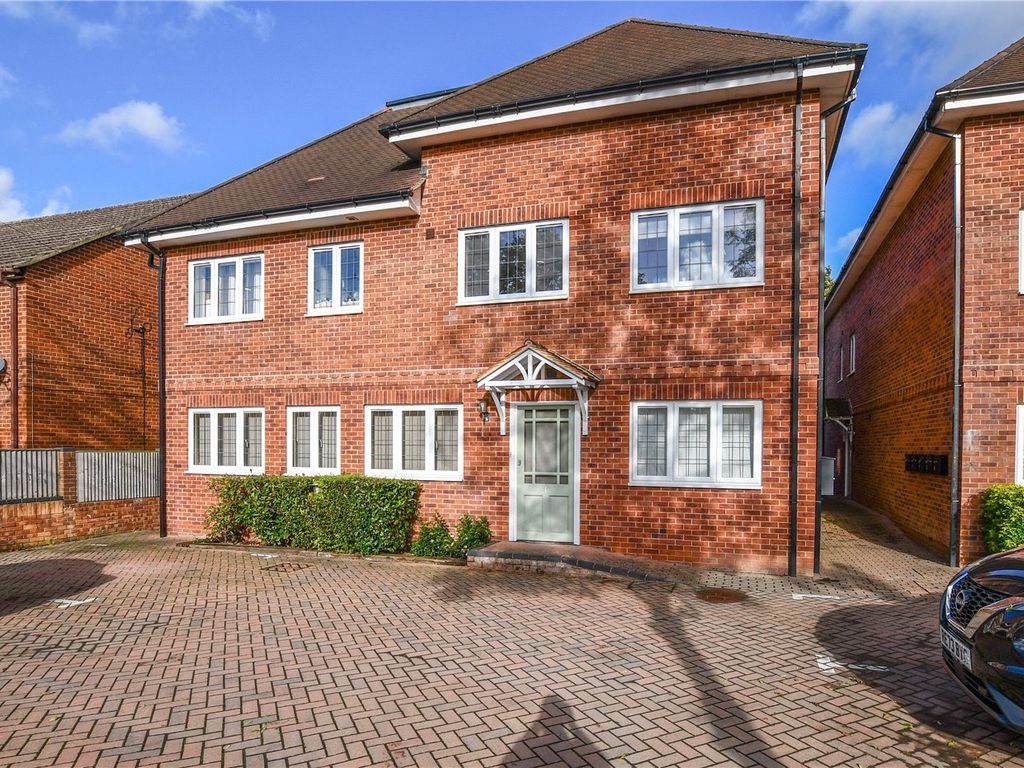 1 bed flat for sale in Reading Road, Winnersh, Wokingham, Berkshire