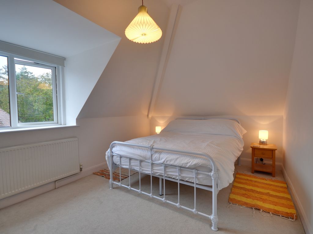 1 bed flat to rent in Alumhurst Road, Westbourne, Bournemouth BH4, £910