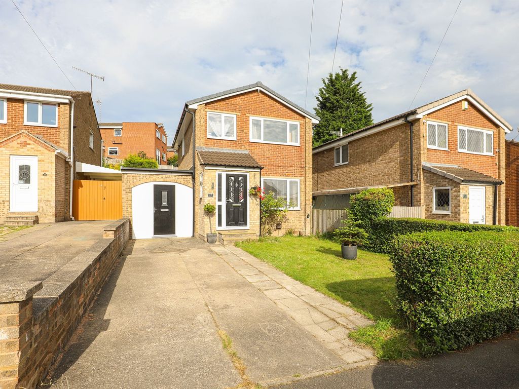 3 bed detached house for sale in Bluebank View, New Whittington S43, £