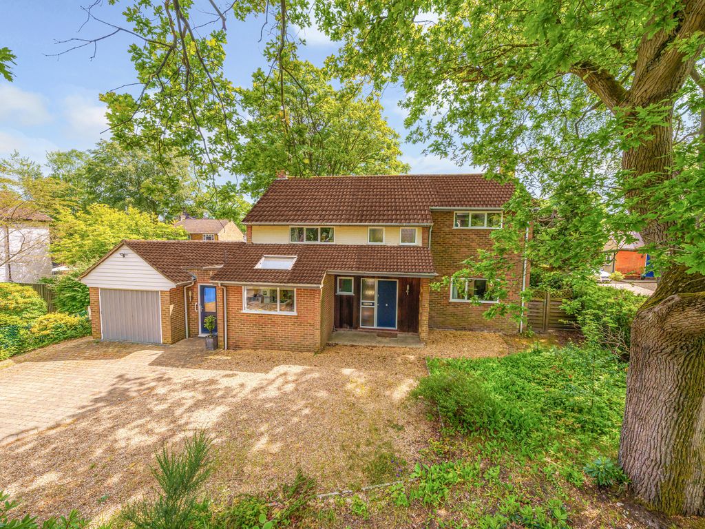 4 bed detached house for sale in Pirbright Road, Farnborough GU14 Zoopla