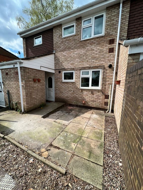 1 bed flat to rent in Barnwood Road, Wolverhampton, West Midlands WV8