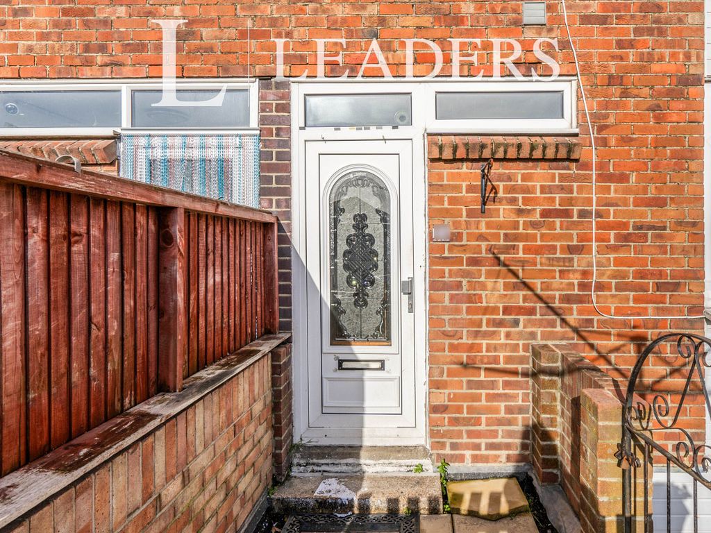 3 bed to rent in West Street, Portchester, Fareham PO16, £