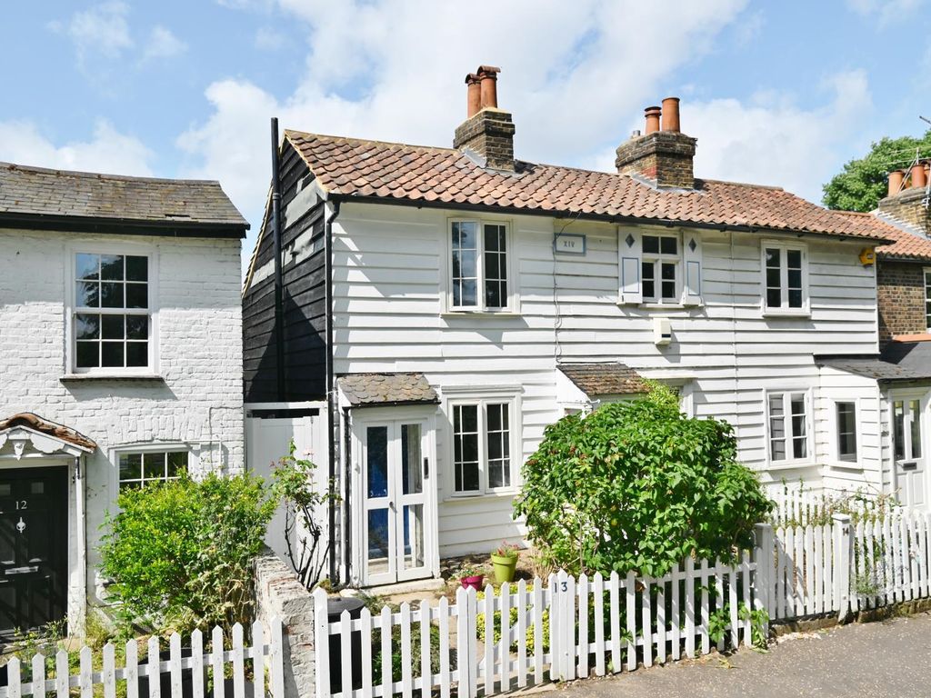 2 bed end terrace house to rent in First Cross Road, Twickenham TW2