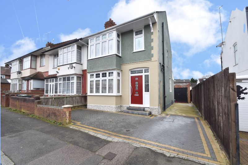 St. Lawrence Avenue, Luton LU3  