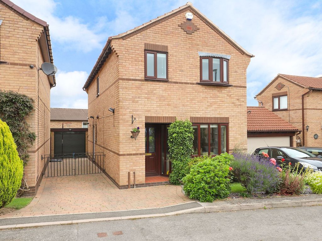 4 bed detached house for sale in Wheathill Close, Ashgate S42, £299,950