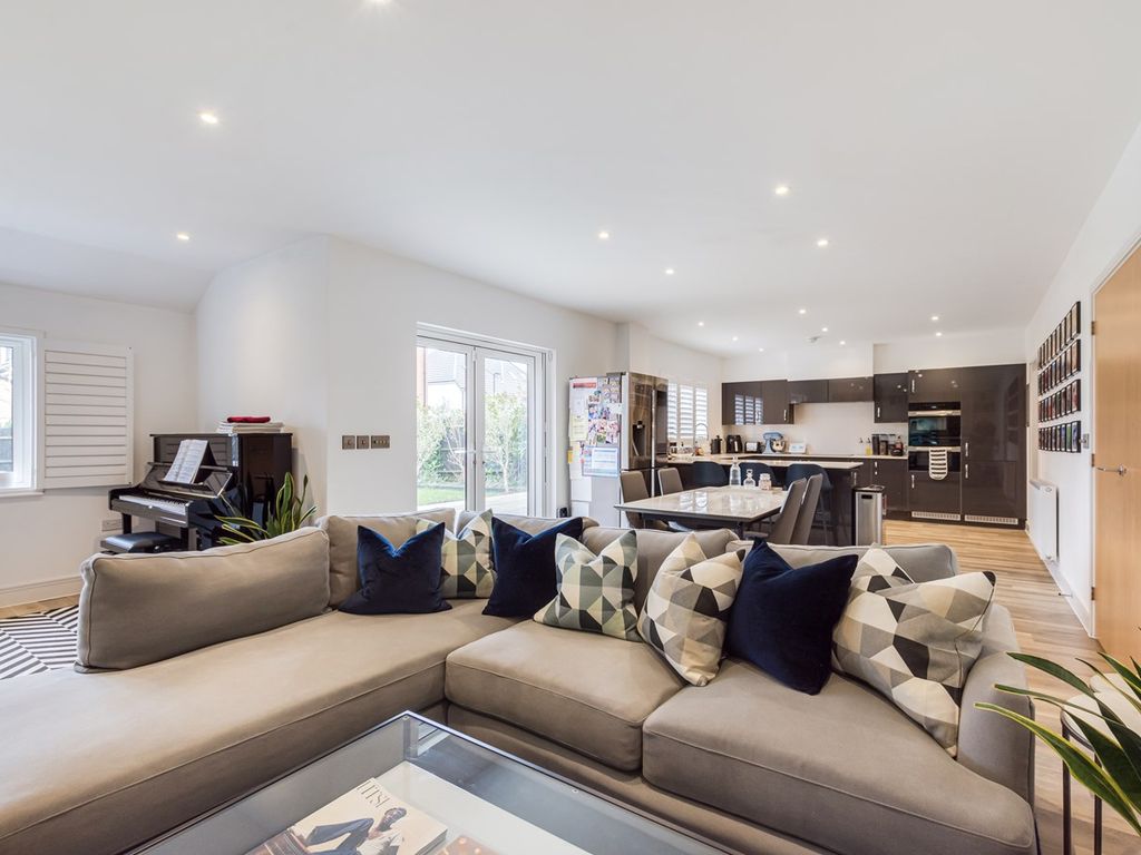 5 bed detached house for sale in Holland Gardens, London SE9, £