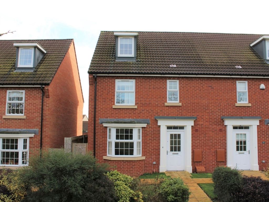 4 bed semidetached house to rent in Collett Road, Norton Fitzwarren