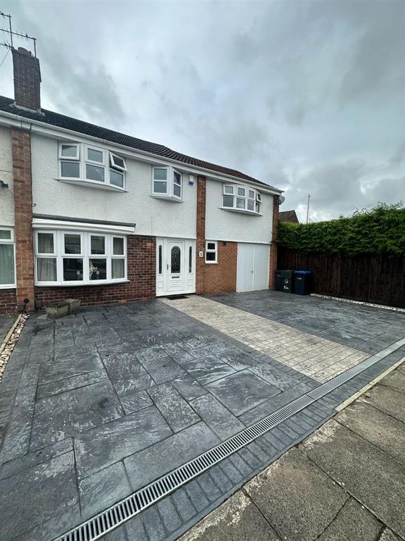 4 bed semidetached house for sale in Dinsdale Avenue, Acklam