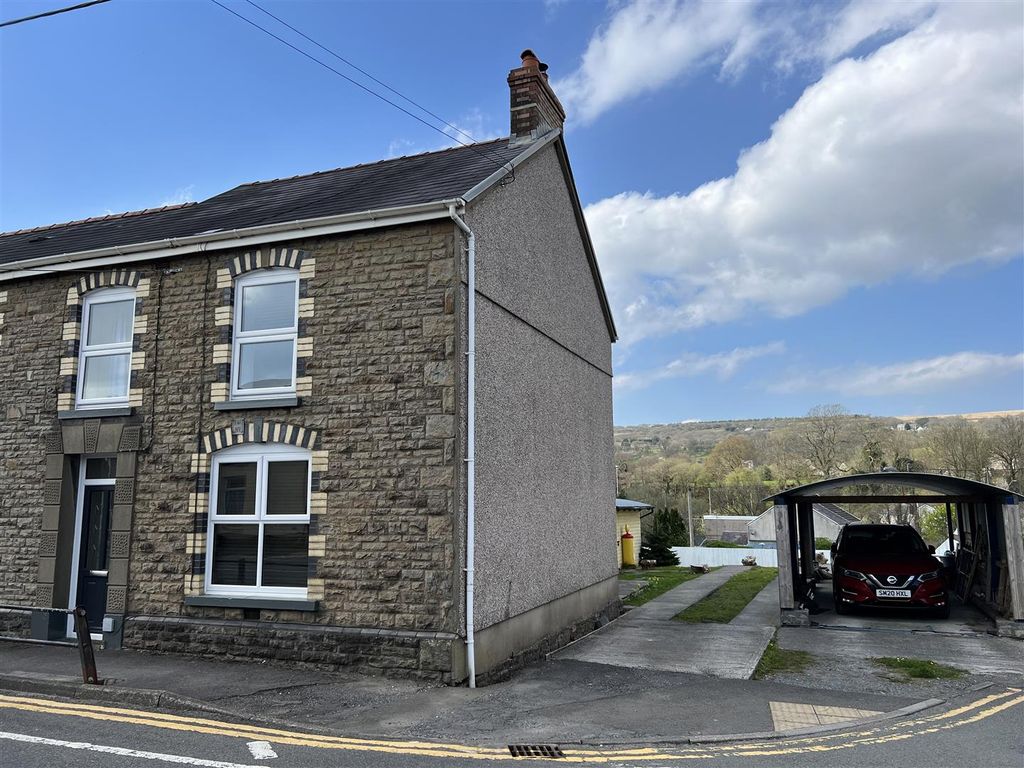 3 bed semidetached house for sale in Cwmamman Road, Glanamman