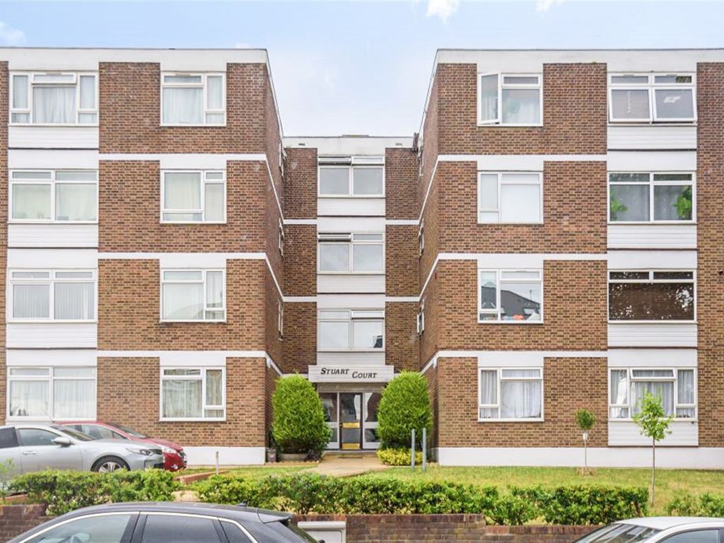 2 bed flat for sale in Stuart Court, Nether Street, Finchley N3, £