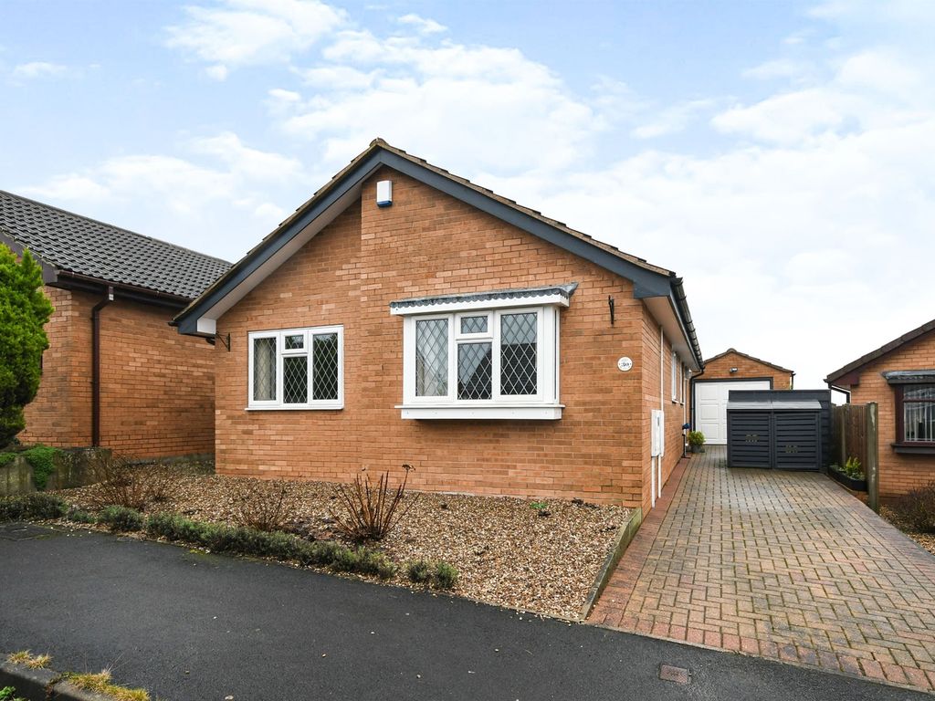 3 bed detached bungalow for sale in Top Pingle Close, Brimington