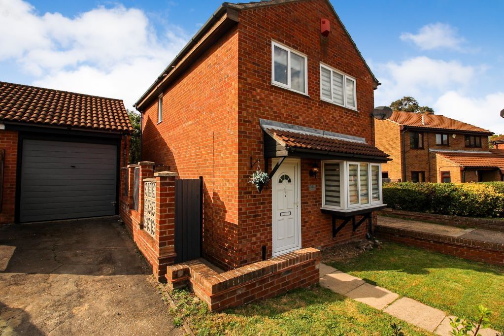 3 bed detached house for sale in Firstore Drive, Colchester CO3, £315,000 Zoopla