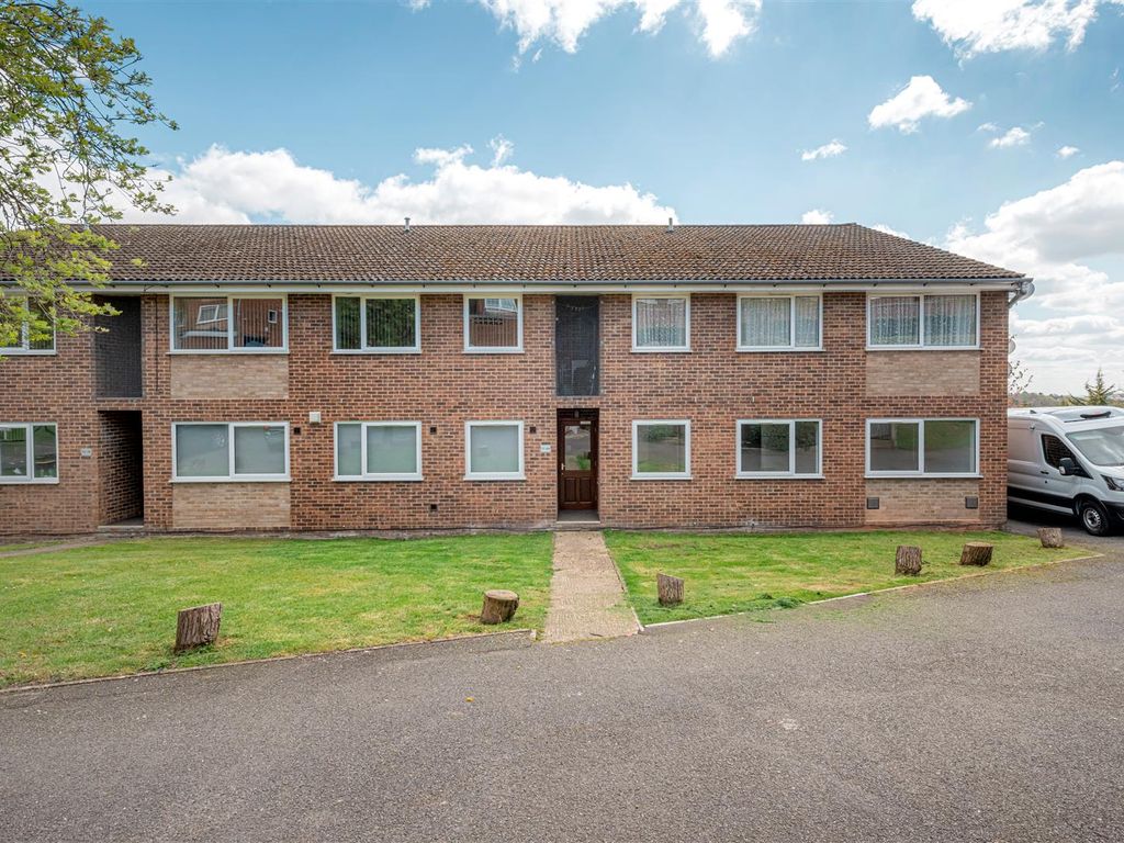 2 bed flat to rent in Windsor Drive, High HP13 Zoopla