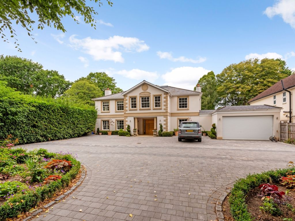 5 bed detached house to rent in Burwood Road, Burwood Park, Hersham