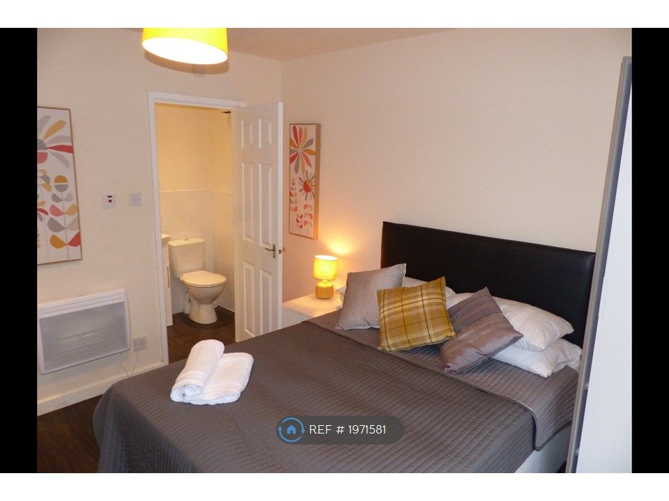 Studio to rent in The Avenue, Kidsgrove, StokeOnTrent ST7, £430 pcm