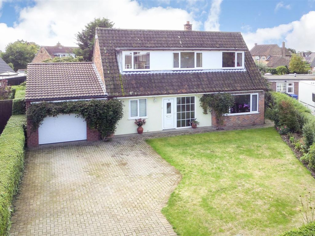 4 bed detached house for sale in The Beeches, Pocklington, York YO42, £