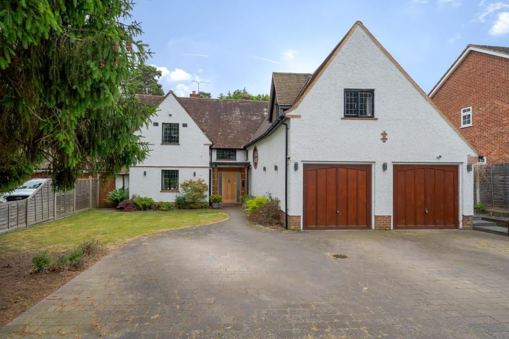 4 bed detached house for sale in Farnborough, Hampshire GU14, £