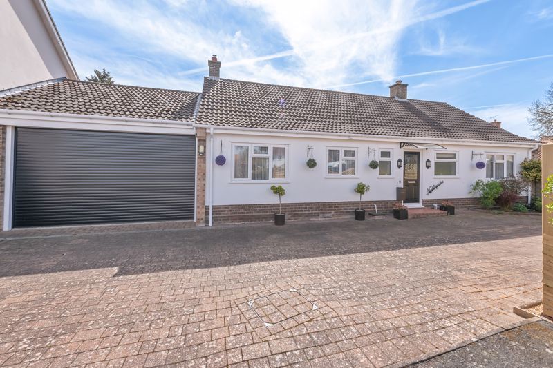 3 bed detached bungalow for sale in Paddock Farm, Coney Weston, Bury St