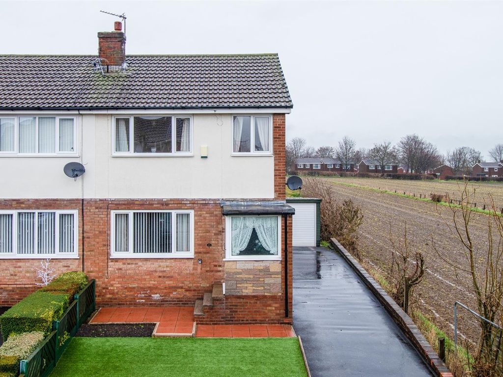 3 bed semidetached house for sale in Martin Frobisher Drive, Altofts