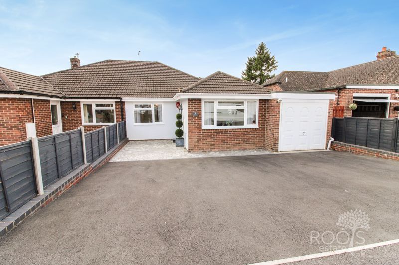 2 bed semidetached bungalow for sale in Barfield Road, Thatcham RG18