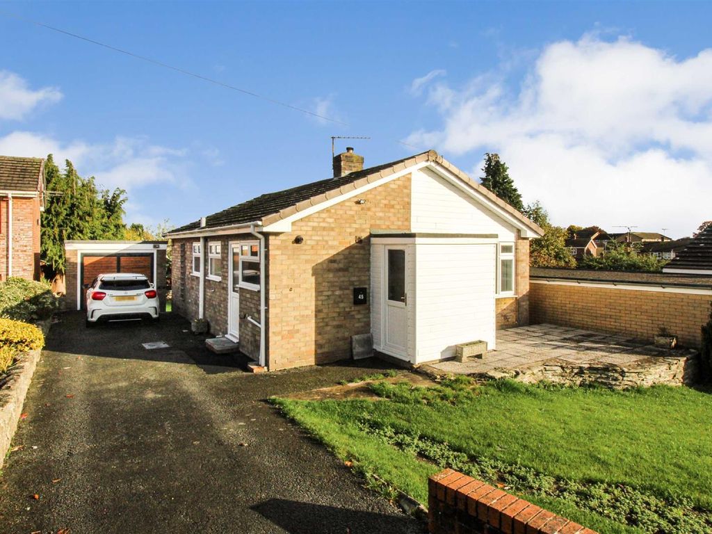 3 bed detached bungalow for sale in Walford Road, Oswestry SY11, £