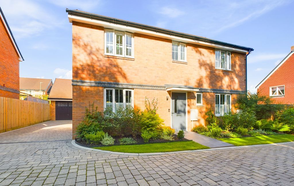 4 bed detached house for sale in Toni Rolt Drive, Bordon GU35 Zoopla