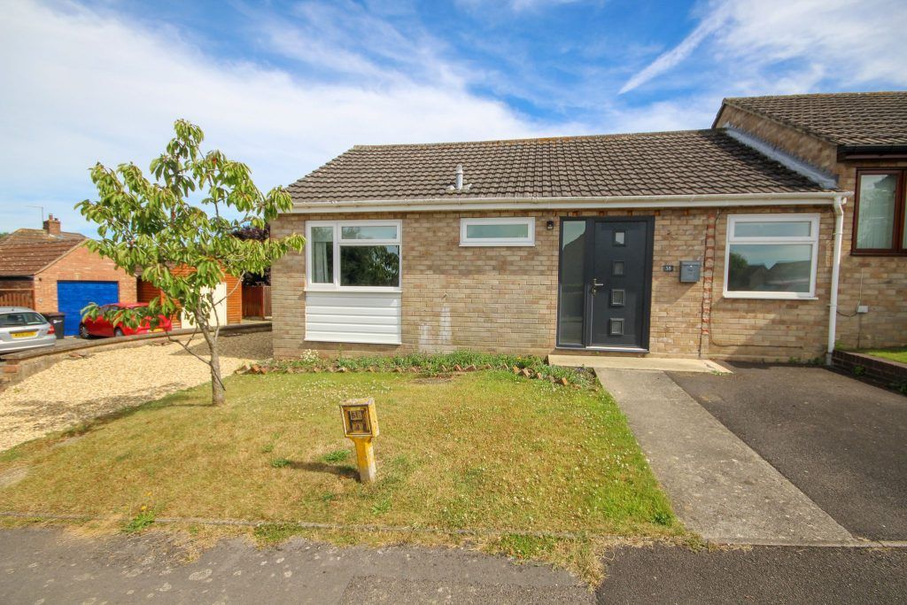 2 bed semidetached bungalow for sale in Clovermead, Yetminster, Dorset