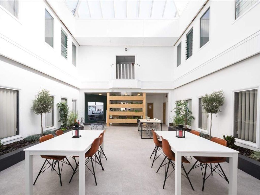 Serviced office to let in Lombard Business Park, 8 Lombard Road