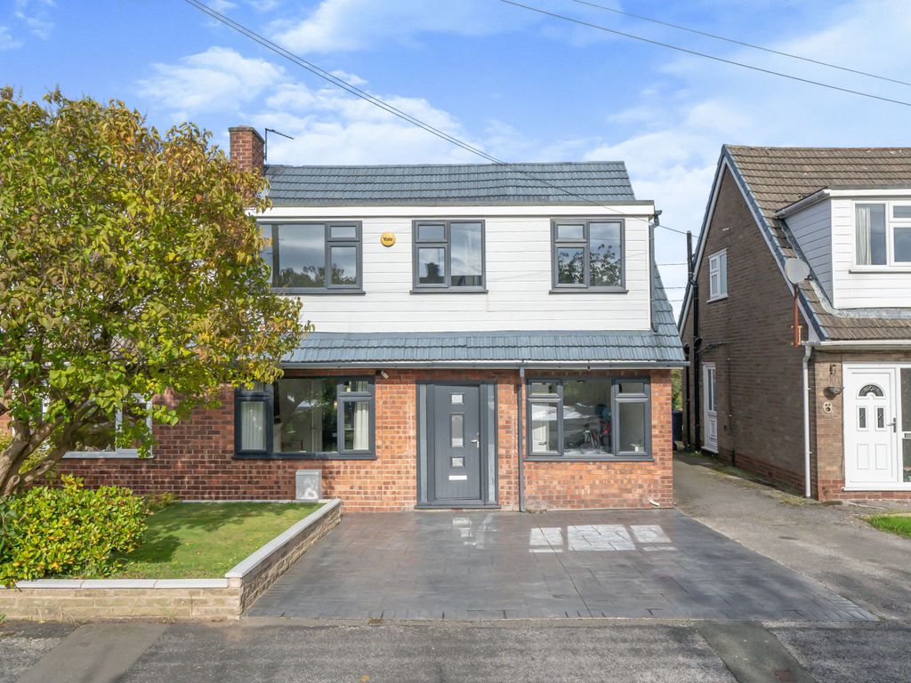 4 bed semidetached house for sale in Lindfield Close, Moore