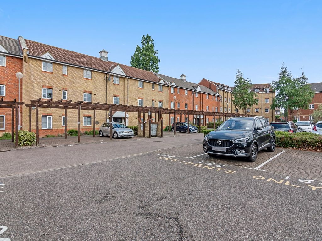 2 bed flat for sale in Ridley Close, Barking IG11, £280,000 Zoopla