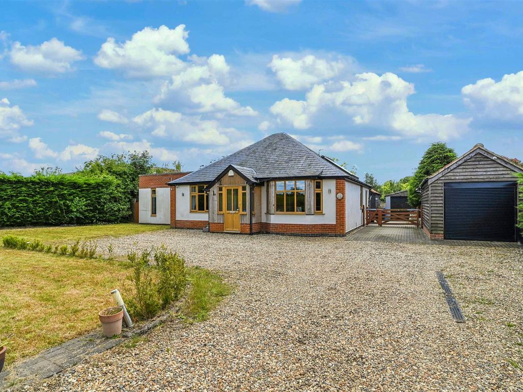 3 bed detached bungalow for sale in Ipswich Road, Brantham, Manningtree