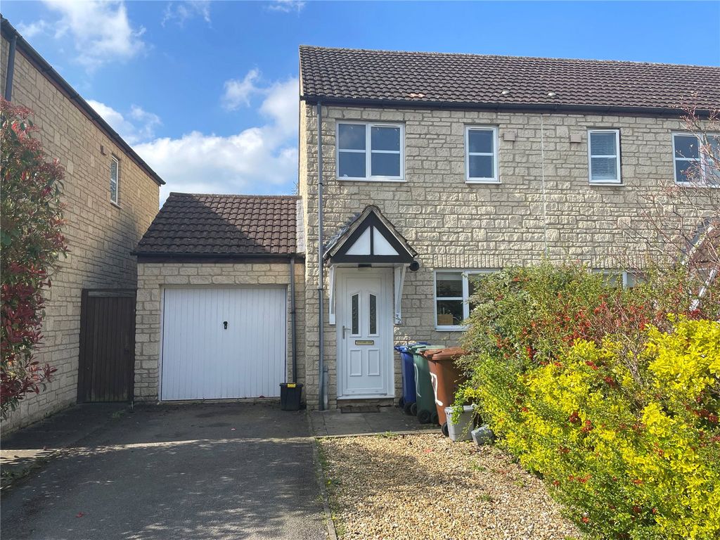 2 bed end terrace house for sale in Redwing Close, Bicester