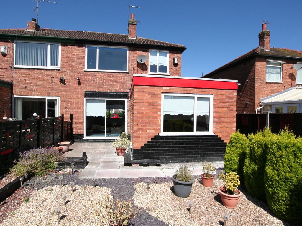 3 bed semidetached house to rent in Newnham Drive, Ellesmere Port