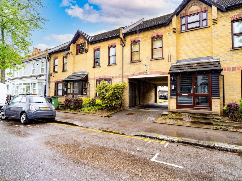 1 bed flat for sale in Buckland Road, London E10, £275,000 Zoopla