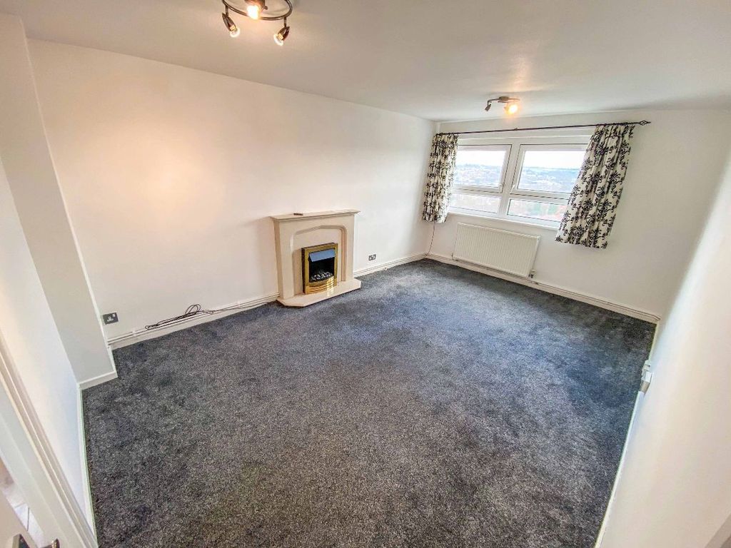 2 bed flat to rent in Flat, Worcester House, Hill Street, Halesowen B63