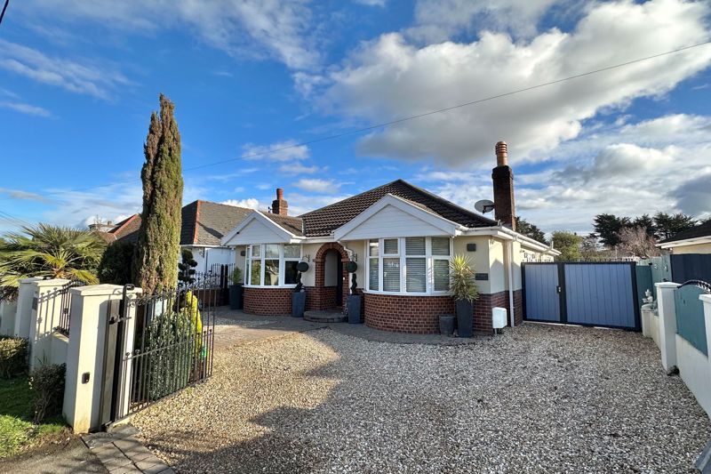3 bed detached bungalow for sale in New Bristol Road, Worle, Weston