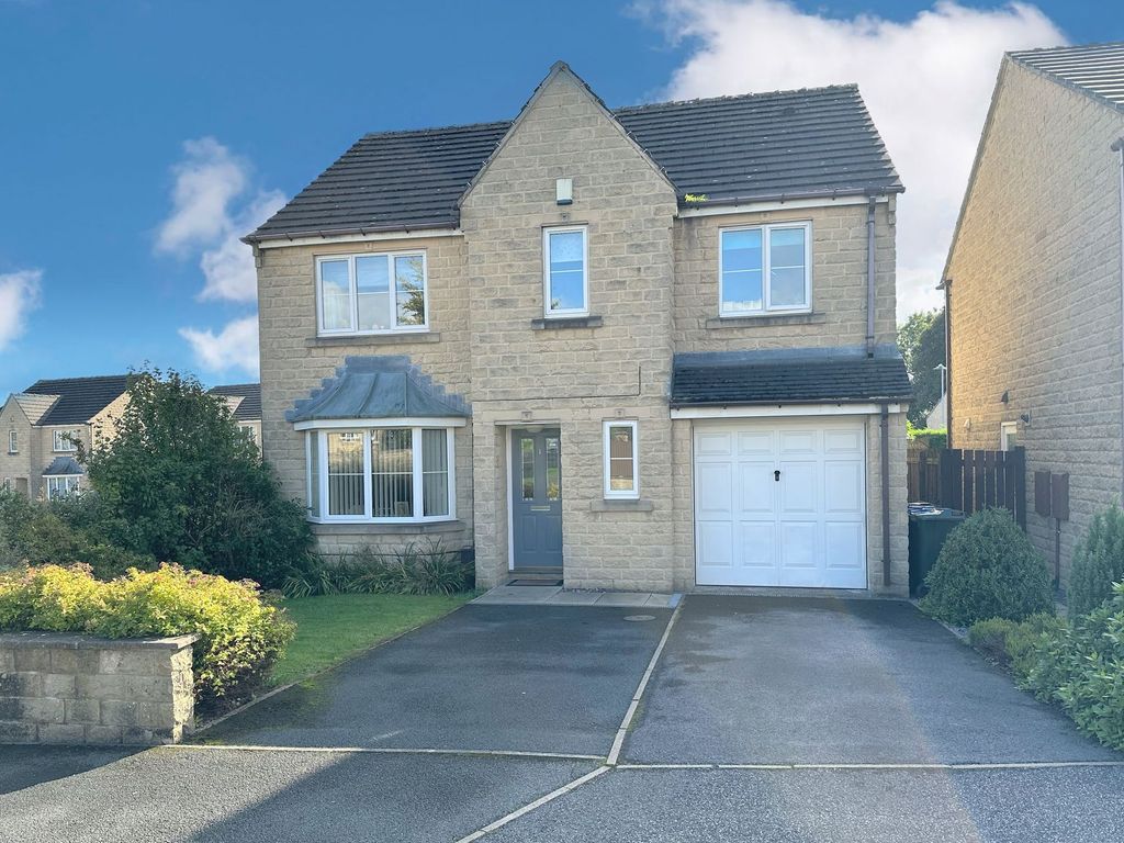 5 bed detached house for sale in Redwing Drive, Bradford BD6, £305,000