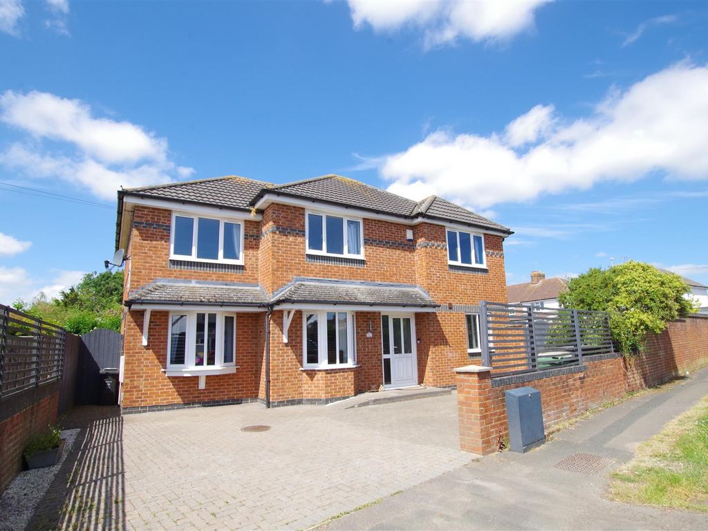 4 bed detached house for sale in Nythe Road, Coleview, Swindon SN3, £
