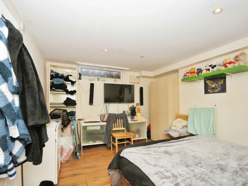 1 bed flat for sale in Burnt Ash Road, London SE12, £275,000 Zoopla