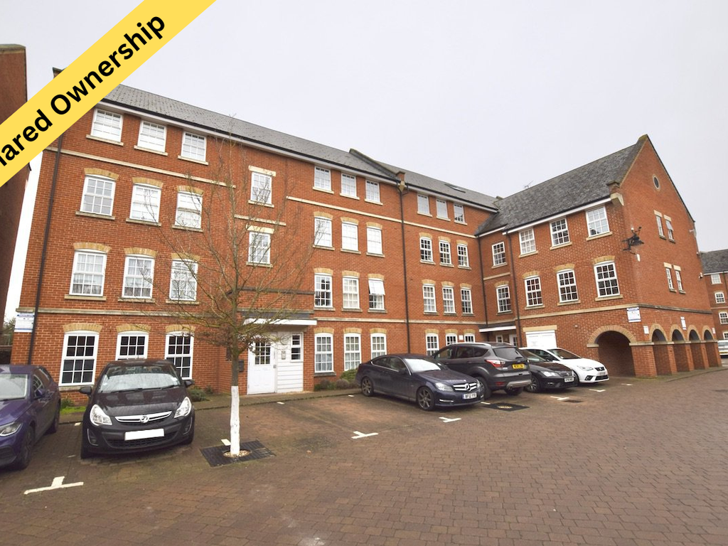 2 bed flat for sale in Florey Gardens, Aylesbury, Buckinghamshire HP20