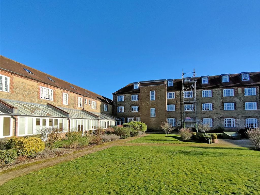 3 bed flat for sale in Dodsley Lane, Easebourne, Midhurst GU29, £
