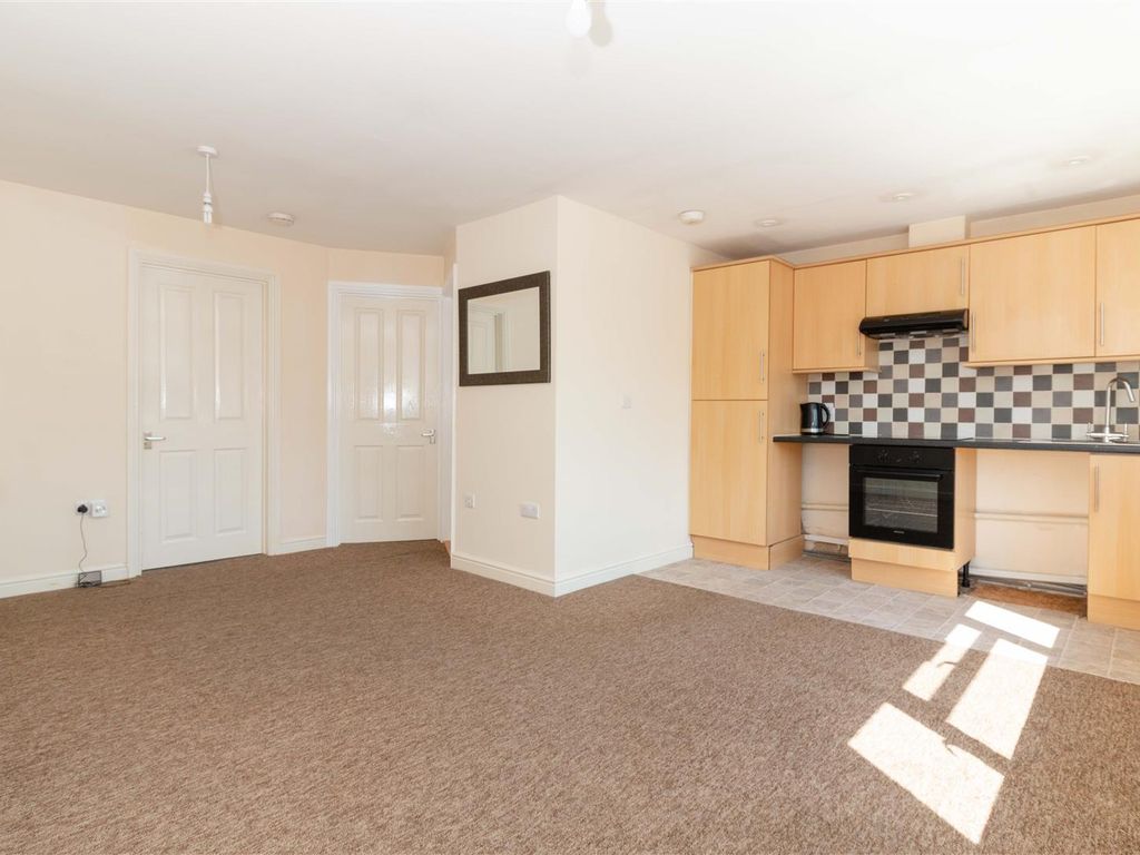 2 bed flat to rent in New Broadway, Tarring Road, Worthing BN11 Zoopla