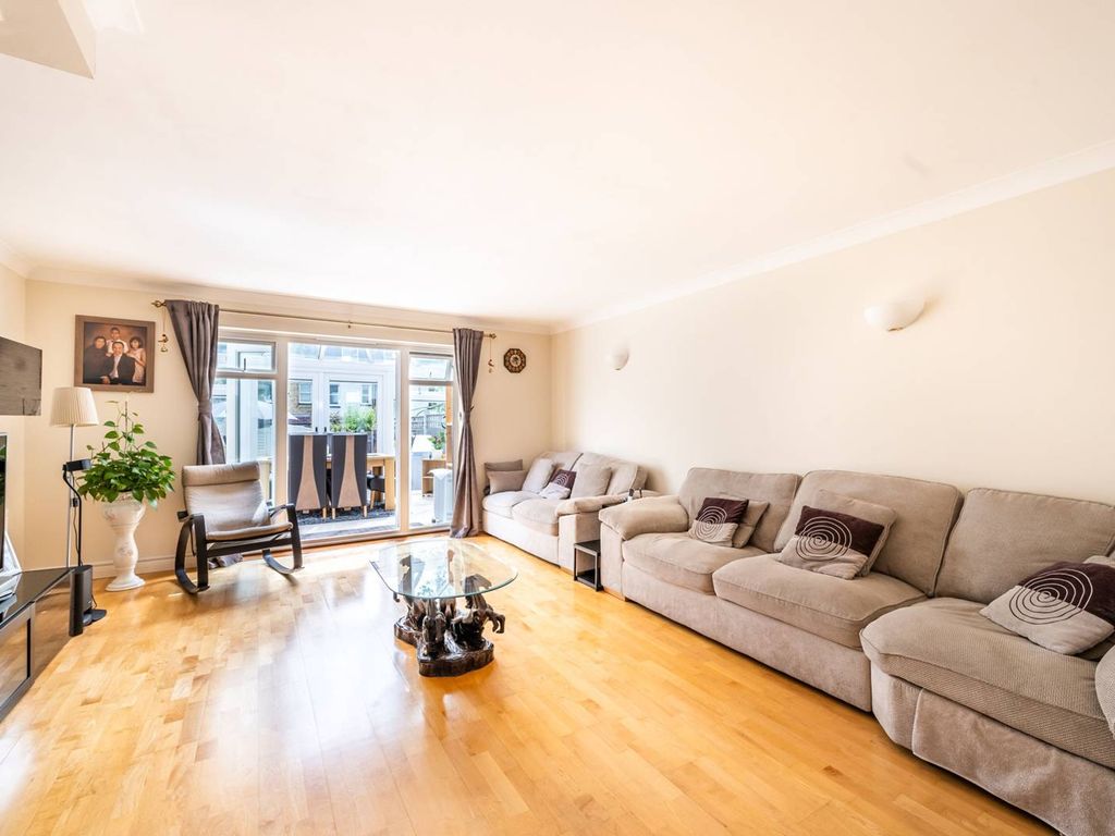 4 bed terraced house for sale in Guildersfield Road, Streatham Common