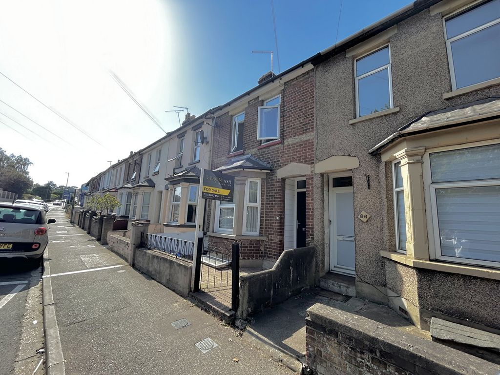 1 bed for sale in Cuxton Road, Rochester ME2, £150,000 Zoopla