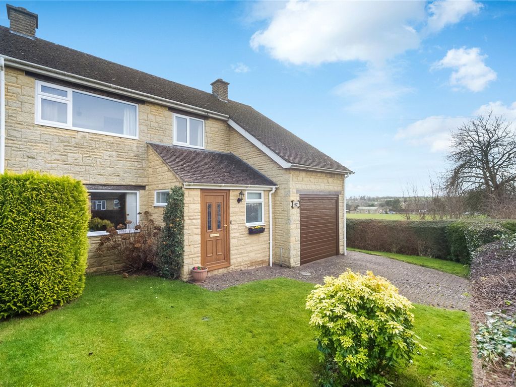 3 bed country house for sale in Worton Road, Middle Barton, Chipping Norton, Oxfordshire OX7