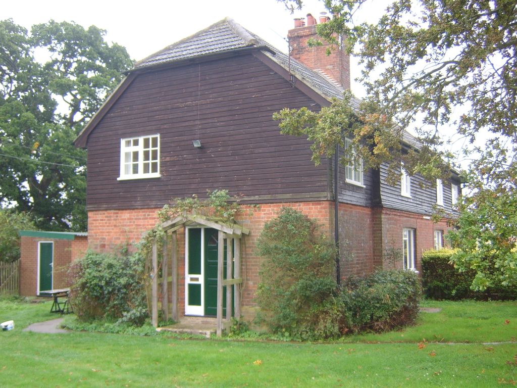 3 bed semidetached house to rent in Farnham GU10 Zoopla